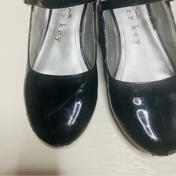 Girls black patent leather shoes size 1m - Picture 2 of 11